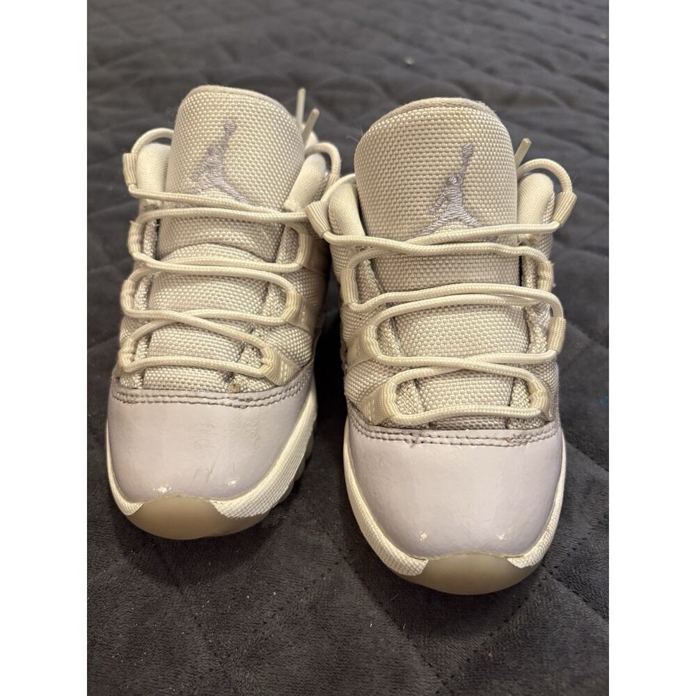 Air Jordan 11 Retro Low Pure Violet Size 10c